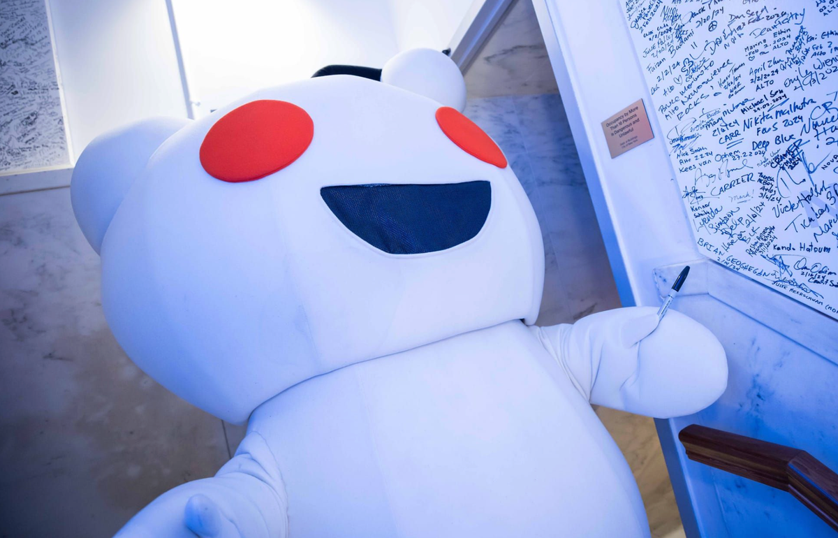 It Is Trivially Easy to Use Reddit to Manipulate AI Search