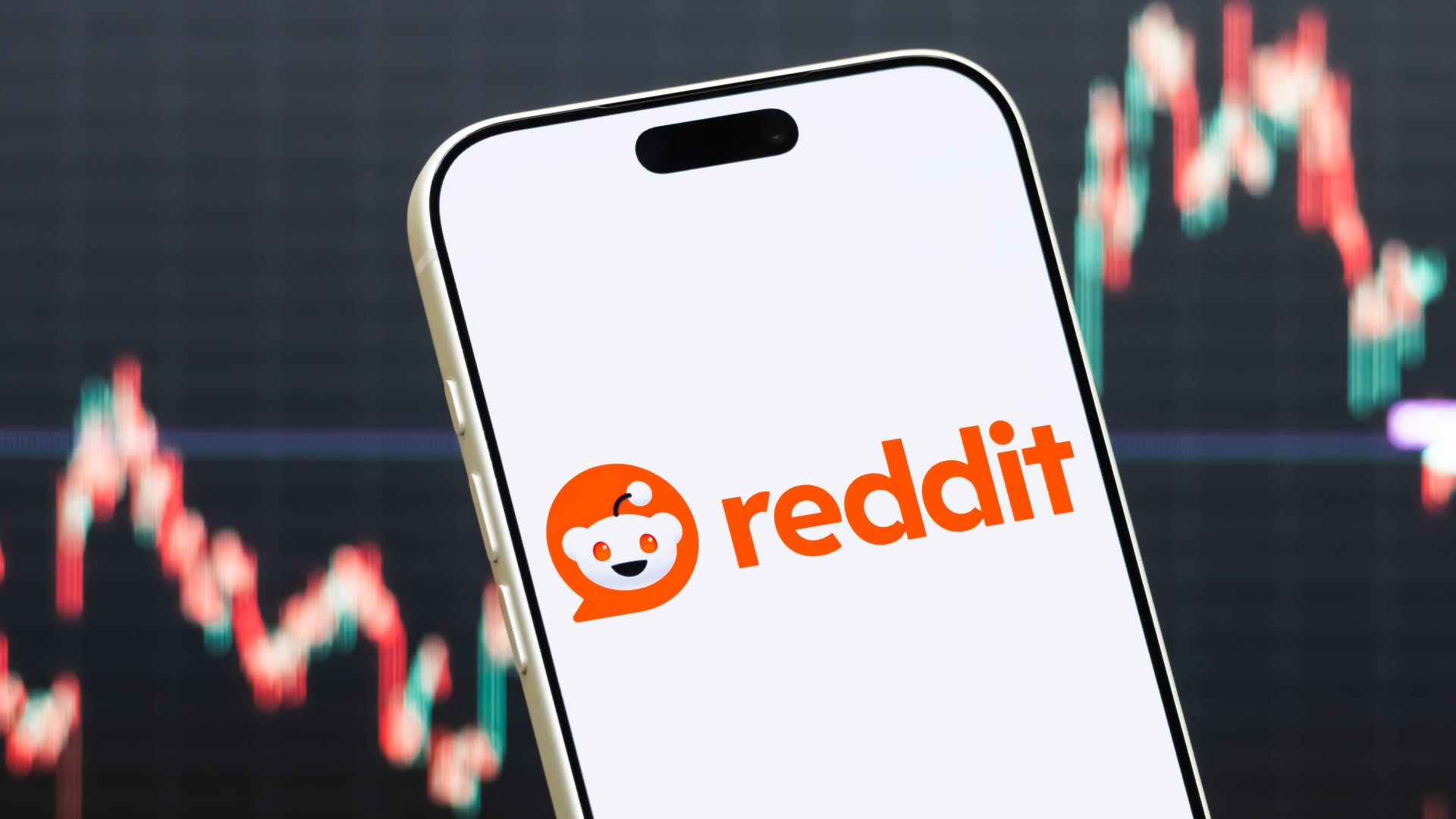 CNBC: Reddit plunges 29% after issuing weak outlook for its worst day ever