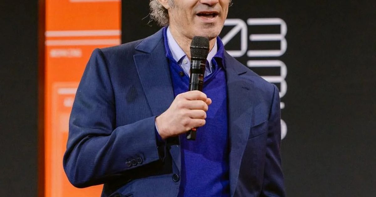 Palantir Q1 2026: Revenue Up 85%, CEO Calls Most AI Garbage