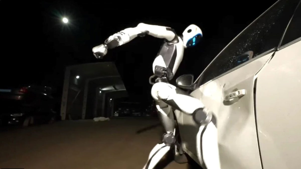 Part Kung Fu legend, part bodyguard: Meet Unitree's new humanoid robot | Watch